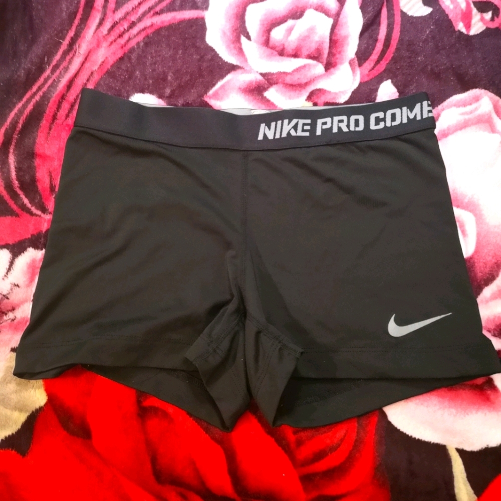 Women's Nike Pro Combat, Dri-fit shorts, sz M
